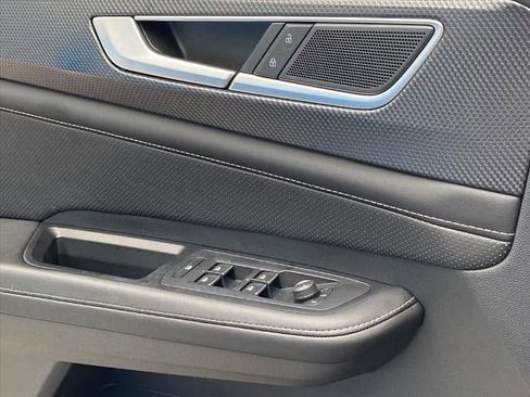 Used 2024 Volkswagen Atlas Cross Sport SEL R-Line image 21