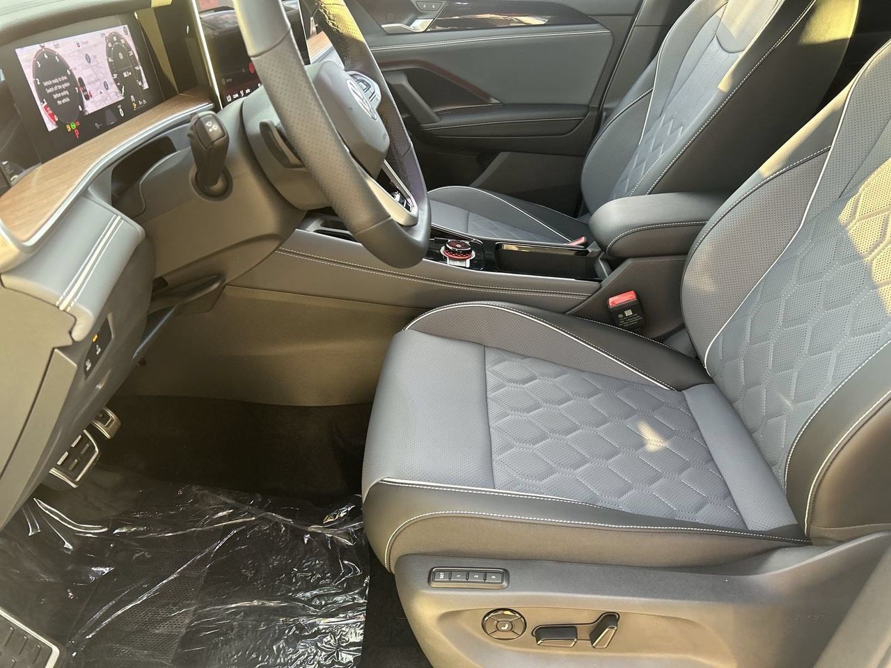 New 2026 Volkswagen Tiguan SEL R-Line AWD/4WD image 15