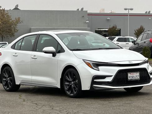 Used 2023 Toyota Corolla SE image 5