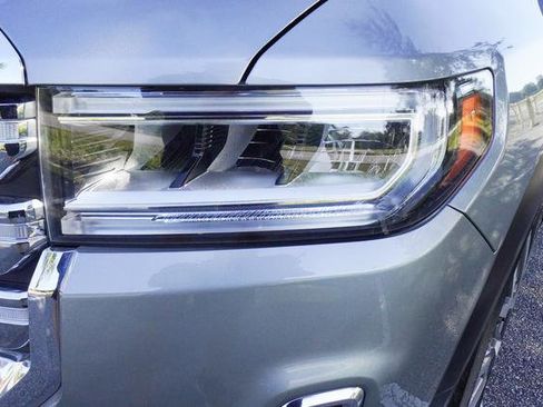 Used 2023 GMC Acadia SLE image 46