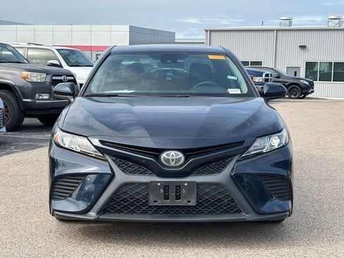 Used 2020 Toyota Camry SE image 3