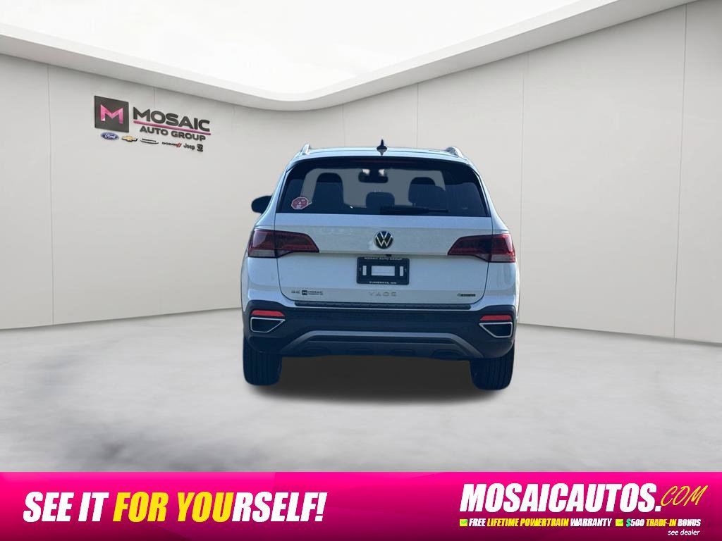 Used 2024 Volkswagen Taos SE w/ Panoramic Sunroof Package AWD/4WD image 6