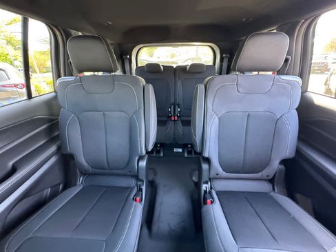 New 2025 Jeep Grand Cherokee L Laredo image 30