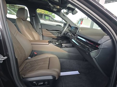 Used 2026 BMW 530i xDrive AWD/4WD image 7