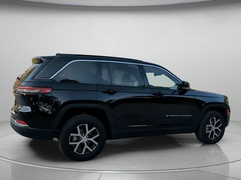 Used 2025 Jeep Grand Cherokee Limited AWD/4WD image 30
