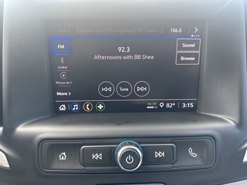 Used 2024 GMC Terrain SLE image 16