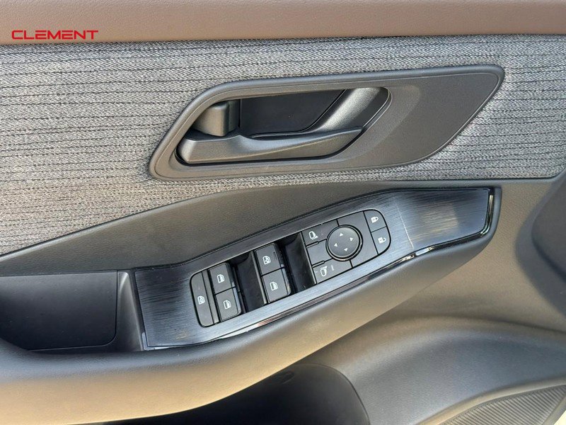 Used 2023 Nissan Rogue S AWD/4WD image 19