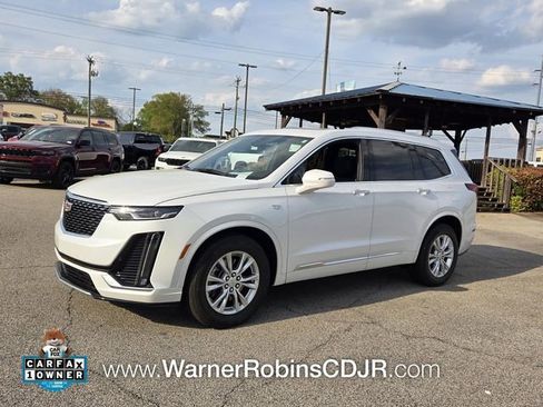 Used 2024 Cadillac XT6 Luxury image 3