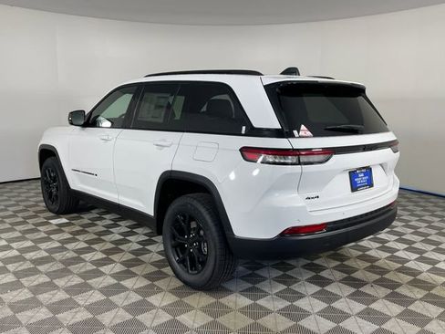 New 2025 Jeep Grand Cherokee Altitude image 5