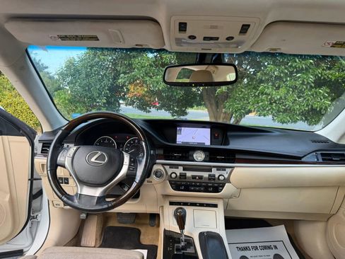 Used 2014 Lexus ES 350 w/ Ultra Luxury Package FWD image 11