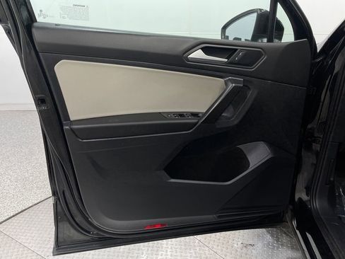 Used 2021 Volkswagen Tiguan SE w/ Panoramic Sunroof Package image 13
