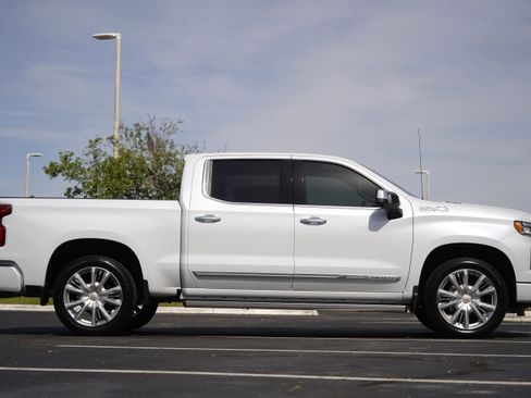 New 2026 Chevrolet Silverado 1500 High Country w/ High Country Premium Package AWD/4WD image 7