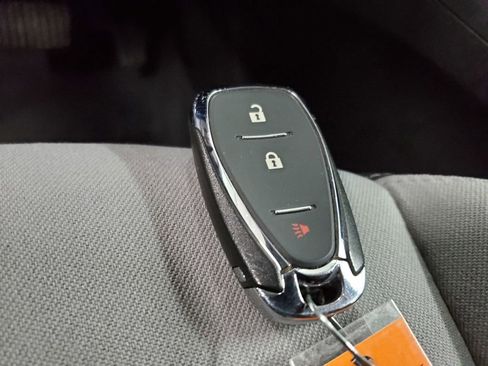 Used 2021 Chevrolet Equinox LS image 30