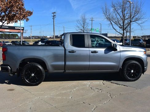 Used 2020 Chevrolet Silverado 1500 Custom w/ Custom Value Package image 4