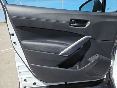 Used 2023 Toyota Corolla Cross image 11