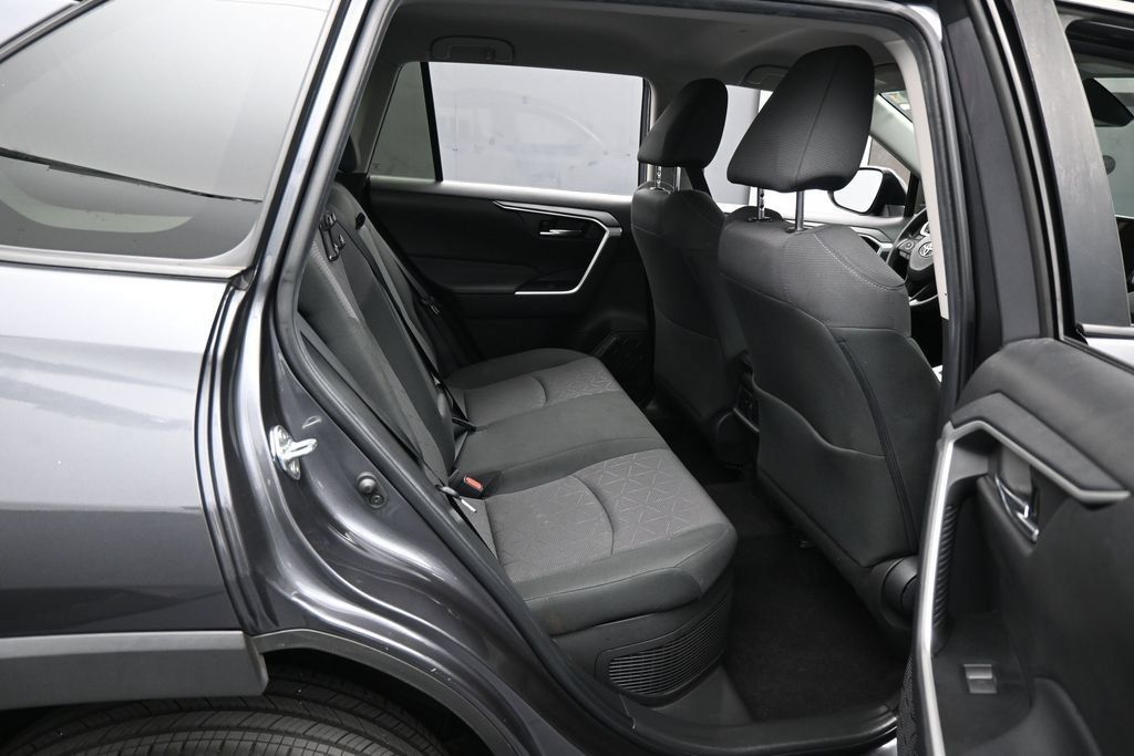 Used 2024 Toyota RAV4 XLE AWD/4WD image 33
