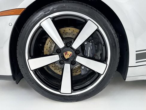 Certified 2025 Porsche 911 Carrera RWD image 32