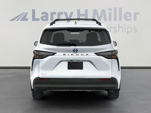 New 2026 Toyota Sienna XLE image 8