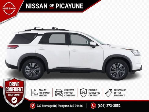 Used 2022 Nissan Pathfinder SV FWD image 8