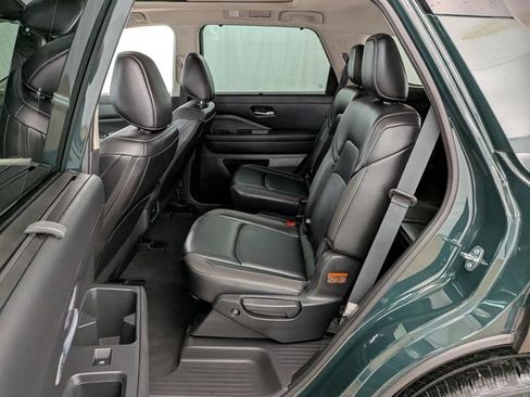 Used 2025 Nissan Pathfinder SL w/ SL Premium Package AWD/4WD image 17