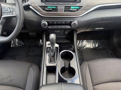 Used 2024 Nissan Altima 2.5 SV image 23