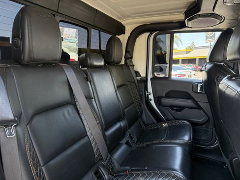 Used 2021 Jeep Gladiator Overland image 18