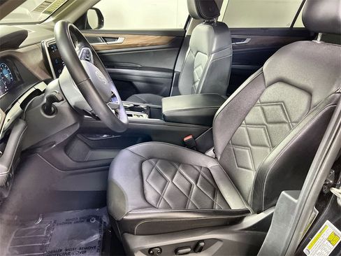 Used 2024 Volkswagen Atlas SE image 13