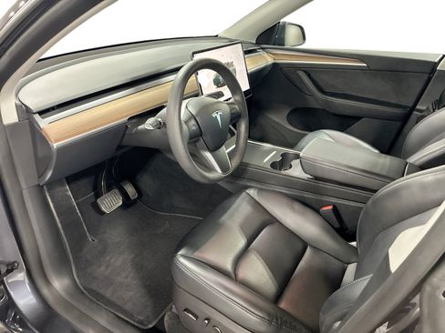 Certified 2023 Tesla Model Y Long Range AWD/4WD image 8