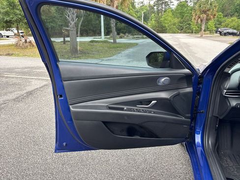 Used 2023 Hyundai Elantra Limited FWD image 5
