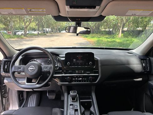 Used 2025 Nissan Pathfinder SV FWD image 34