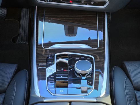 Used 2024 BMW X7 xDrive40i image 25