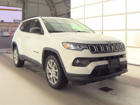 Used 2022 Jeep Compass Latitude w/ Sun and Sound Group AWD/4WD image 1