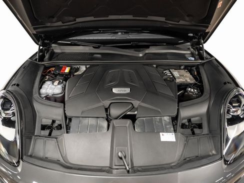 Used 2021 Porsche Cayenne Coupe image 60