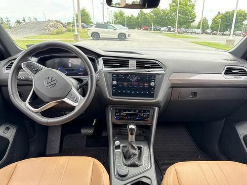 Used 2024 Volkswagen Tiguan SE w/ Panoramic Sunroof Package AWD/4WD image 20