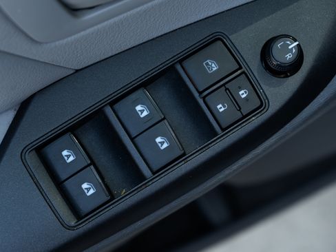 Used 2020 Toyota Sienna L image 38