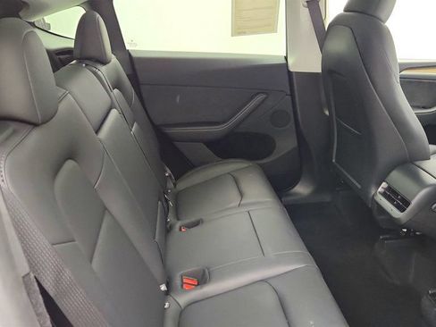Used 2025 Tesla Model Y Long Range AWD/4WD image 28