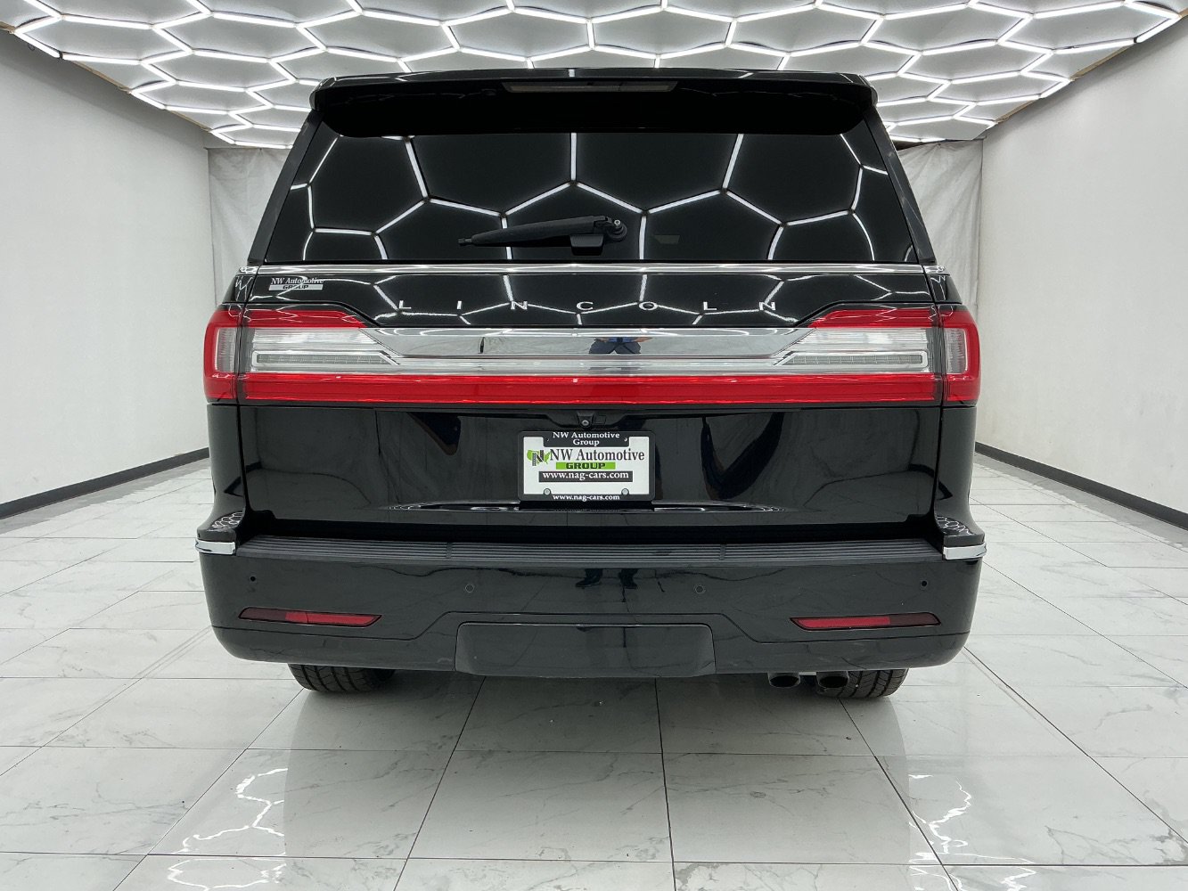 Used 2018 Lincoln Navigator Premiere RWD image 11