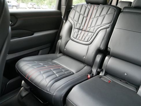Certified 2025 Nissan Armada PRO-4X AWD/4WD image 12