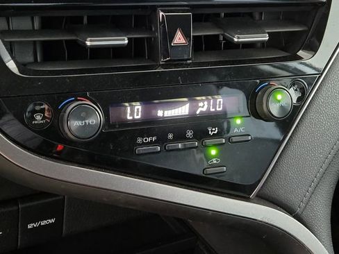 Used 2022 Toyota Camry SE w/ Carpet Mat Package (TMS) image 35