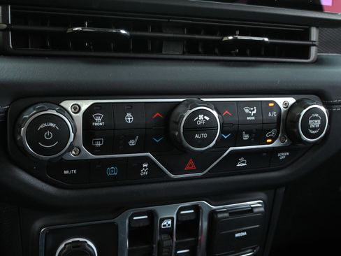 Used 2025 Jeep Wrangler Unlimited Rubicon 4xe w/ Convenience Group image 21