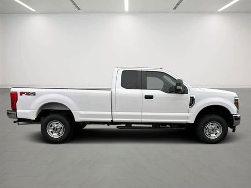 Used 2019 Ford F250 XL w/ XL Value Package image 5