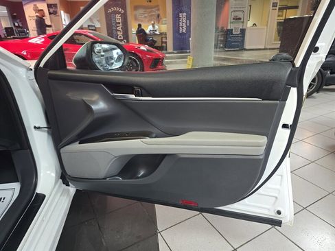 Used 2023 Toyota Camry SE FWD image 12