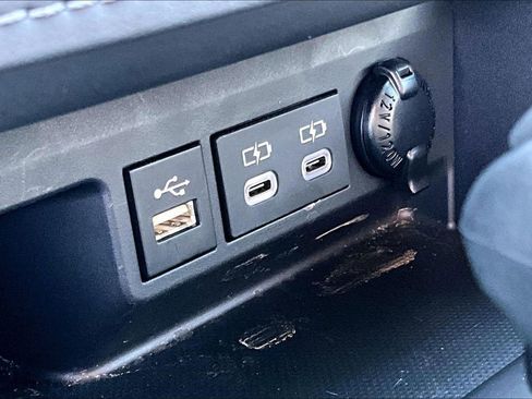 Used 2024 Toyota Highlander LE image 35