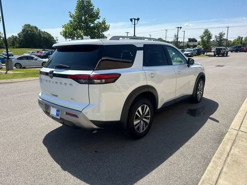 Used 2025 Nissan Pathfinder SL FWD image 4