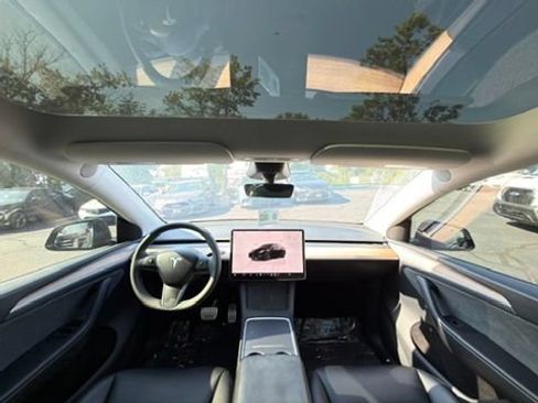 Used 2024 Tesla Model Y Performance AWD/4WD image 25