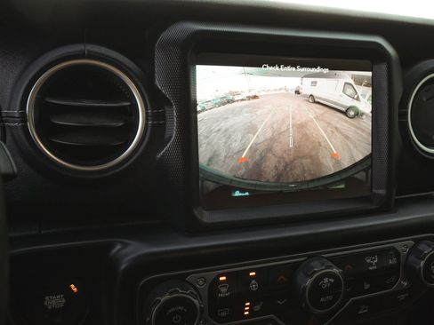 Used 2023 Jeep Wrangler Unlimited Sahara w/ Cold Weather Group image 27