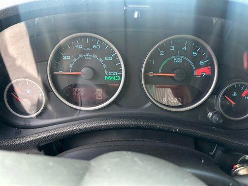 Used 2012 Jeep Wrangler Unlimited Rubicon image 17