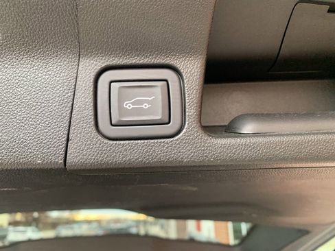 Used 2023 GMC Acadia SLE w/ Driver Convenience Package image 19