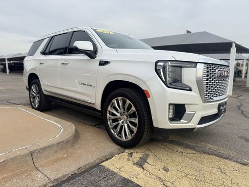 Used 2021 GMC Yukon Denali w/ Denali Premium Package image 3