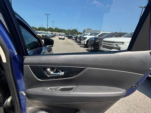Used 2017 Nissan Rogue SL FWD image 21